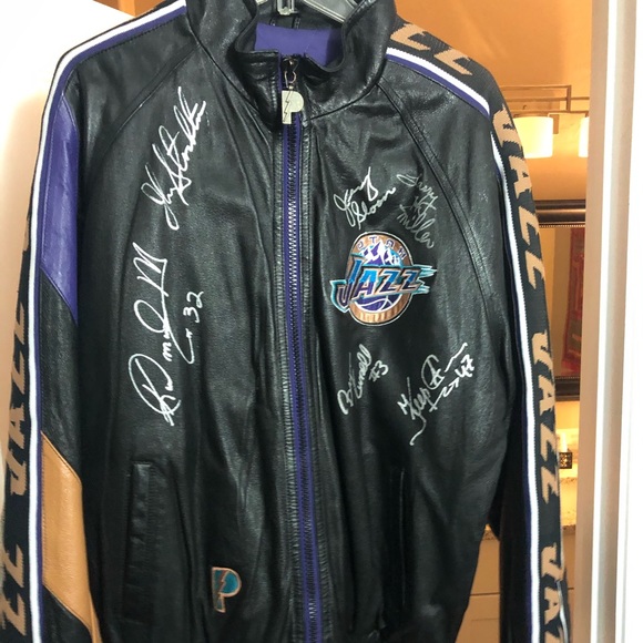 Utah Jazz Leather Jacket. Signed ‘99-‘00 team - Picture 2 of 8